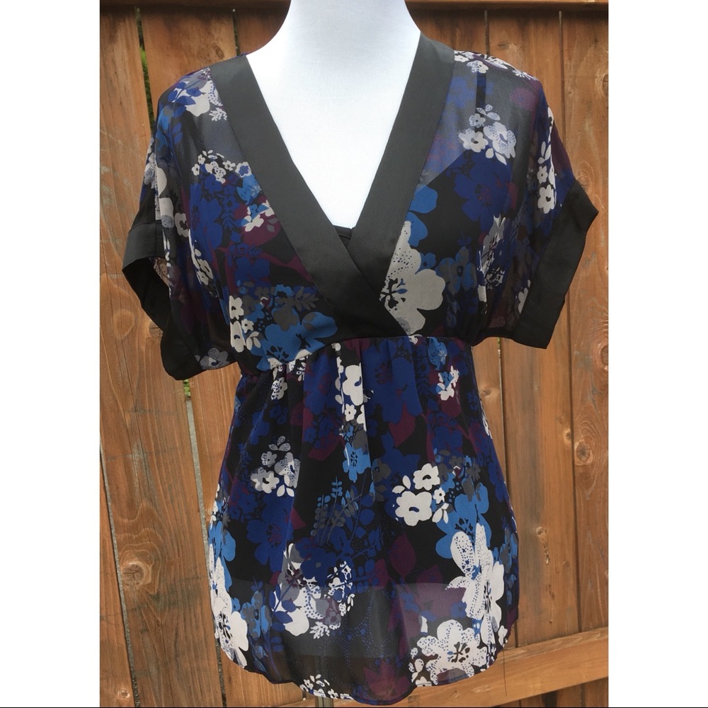 Daisy Fuentes kimono style top